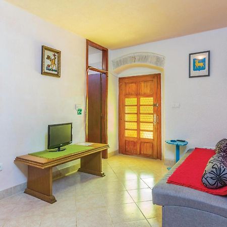 Pet Friendly Apartment In Porec With Wifi ภายนอก รูปภาพ