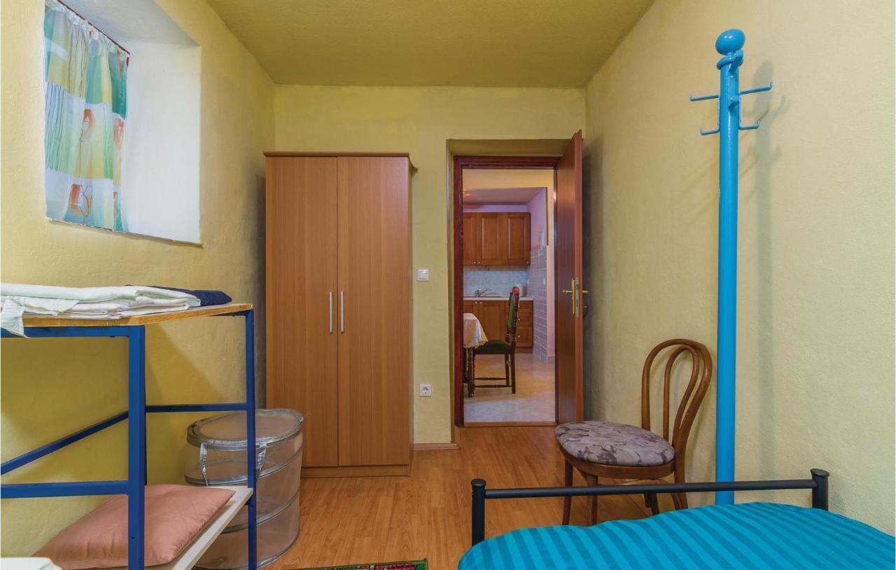 Pet Friendly Apartment In Porec With Wifi ภายนอก รูปภาพ