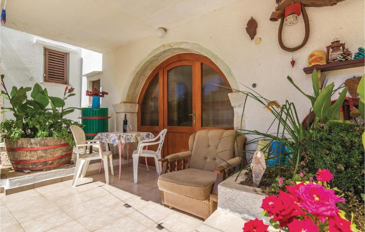 Pet Friendly Apartment In Porec With Wifi ภายนอก รูปภาพ