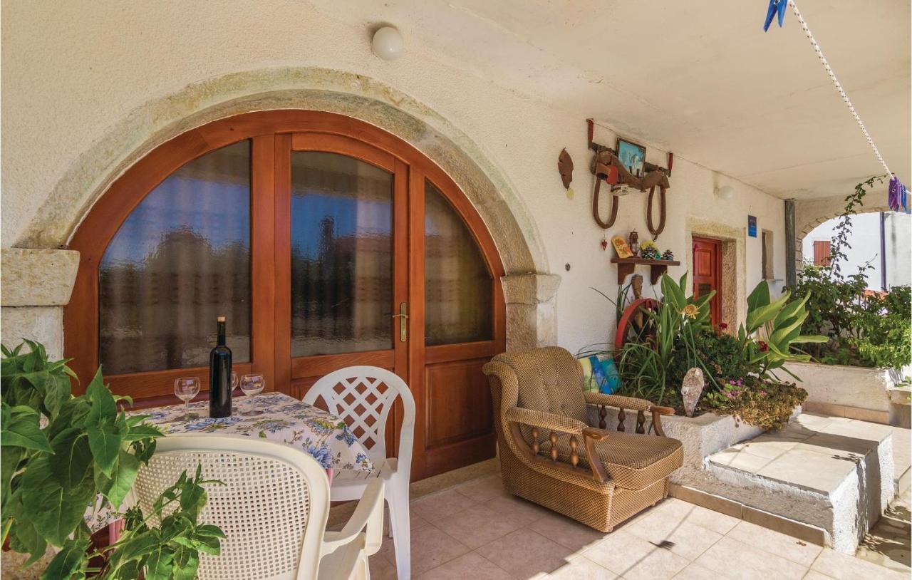 Pet Friendly Apartment In Porec With Wifi ภายนอก รูปภาพ