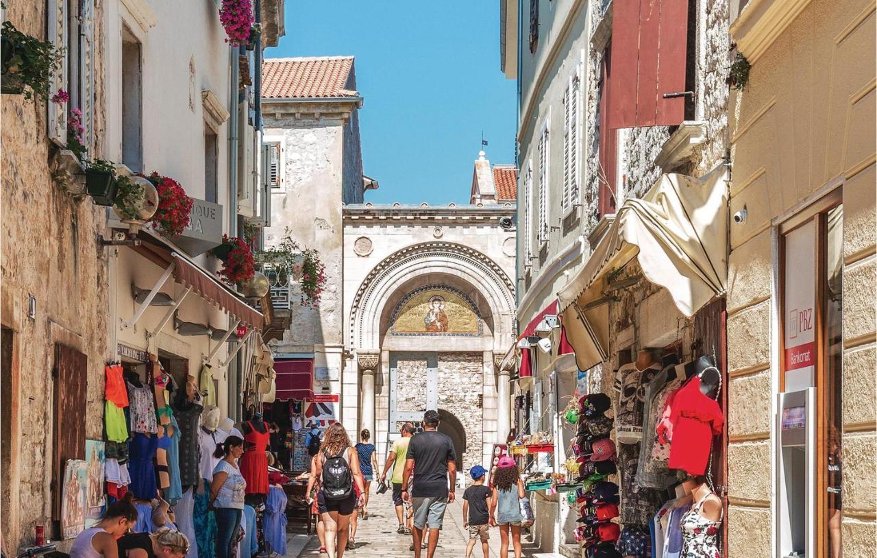 Pet Friendly Apartment In Porec With Wifi ภายนอก รูปภาพ