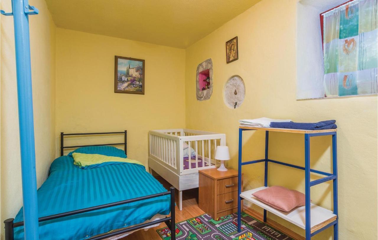 Pet Friendly Apartment In Porec With Wifi ภายนอก รูปภาพ