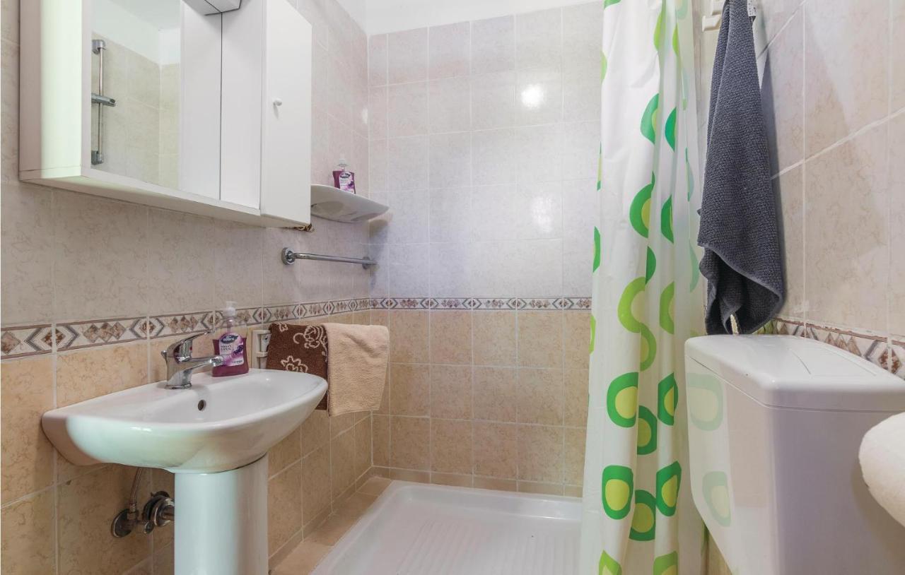 Pet Friendly Apartment In Porec With Wifi ภายนอก รูปภาพ