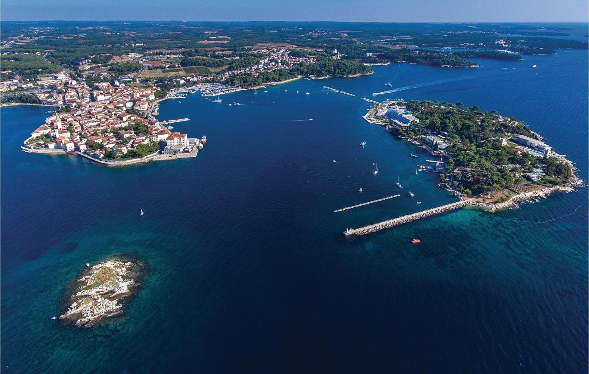 Pet Friendly Apartment In Porec With Wifi ภายนอก รูปภาพ