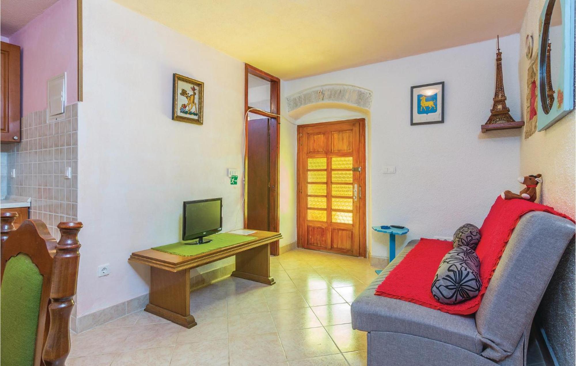 Pet Friendly Apartment In Porec With Wifi ภายนอก รูปภาพ