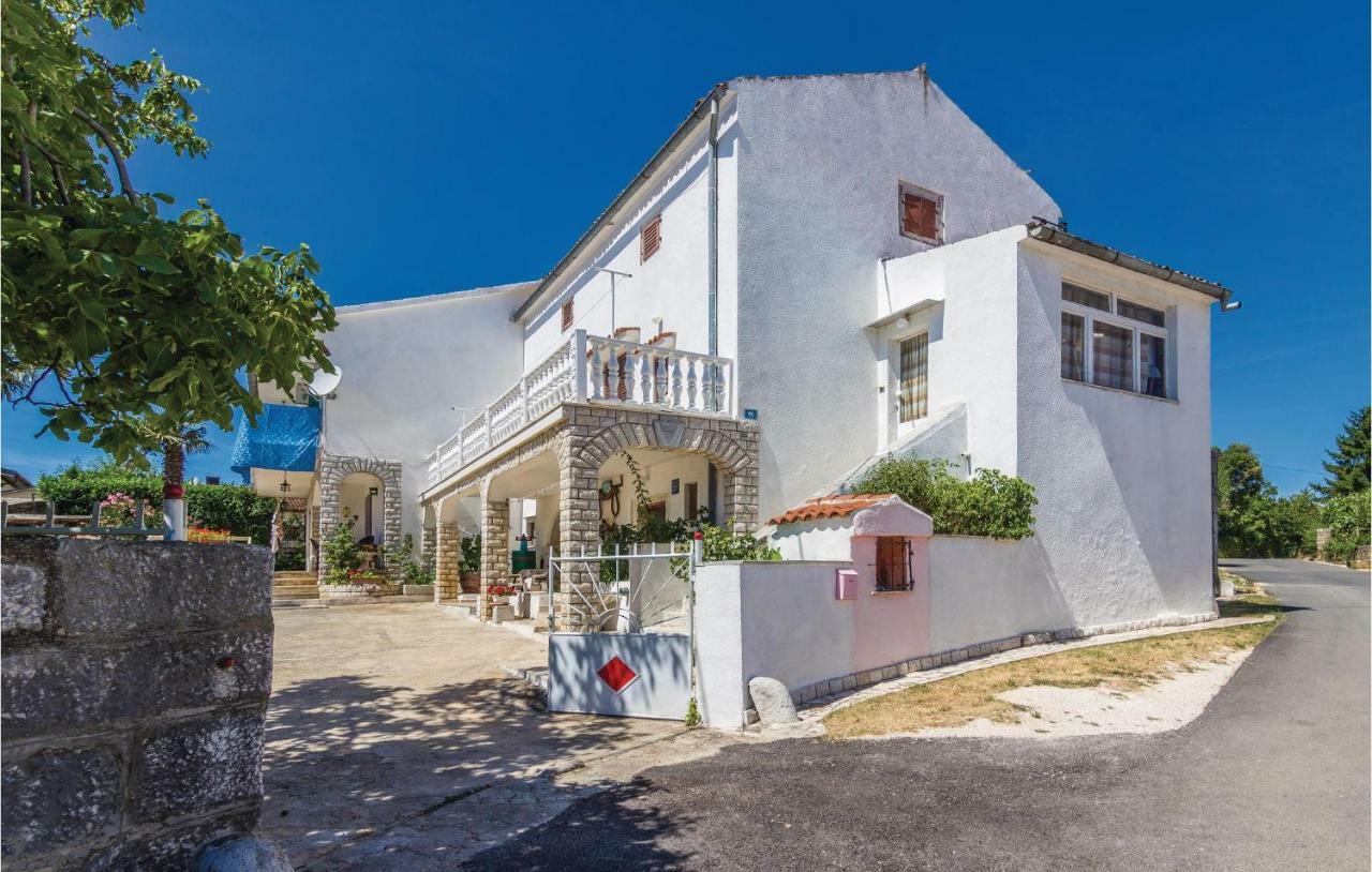 Pet Friendly Apartment In Porec With Wifi ภายนอก รูปภาพ