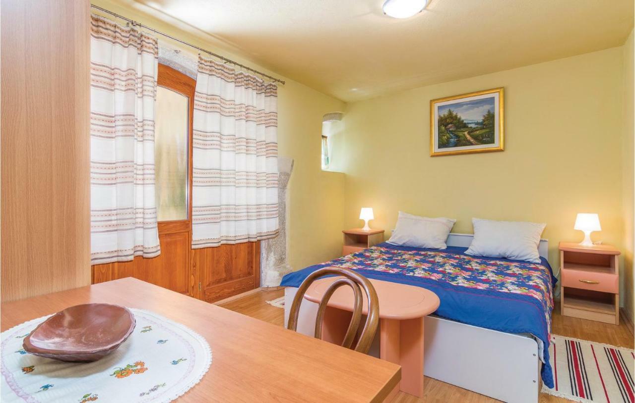 Pet Friendly Apartment In Porec With Wifi ภายนอก รูปภาพ