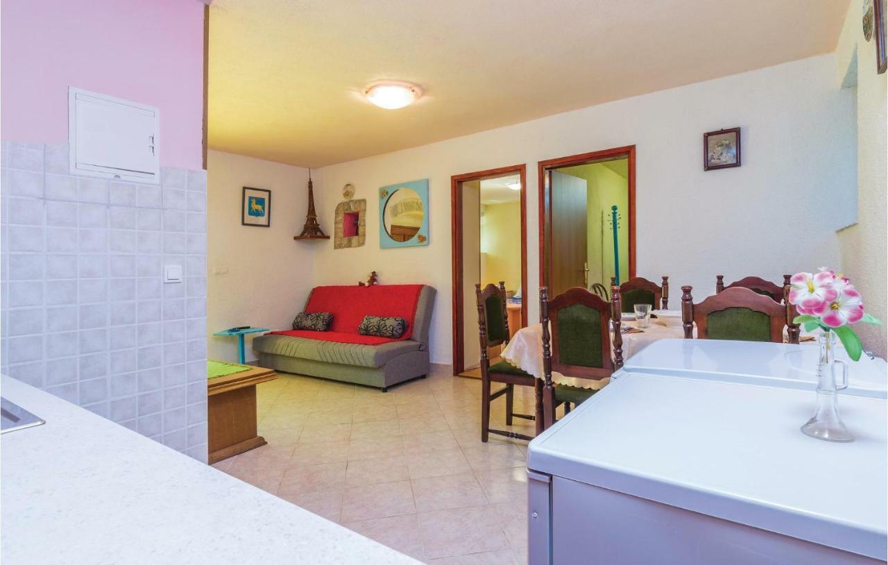 Pet Friendly Apartment In Porec With Wifi ภายนอก รูปภาพ