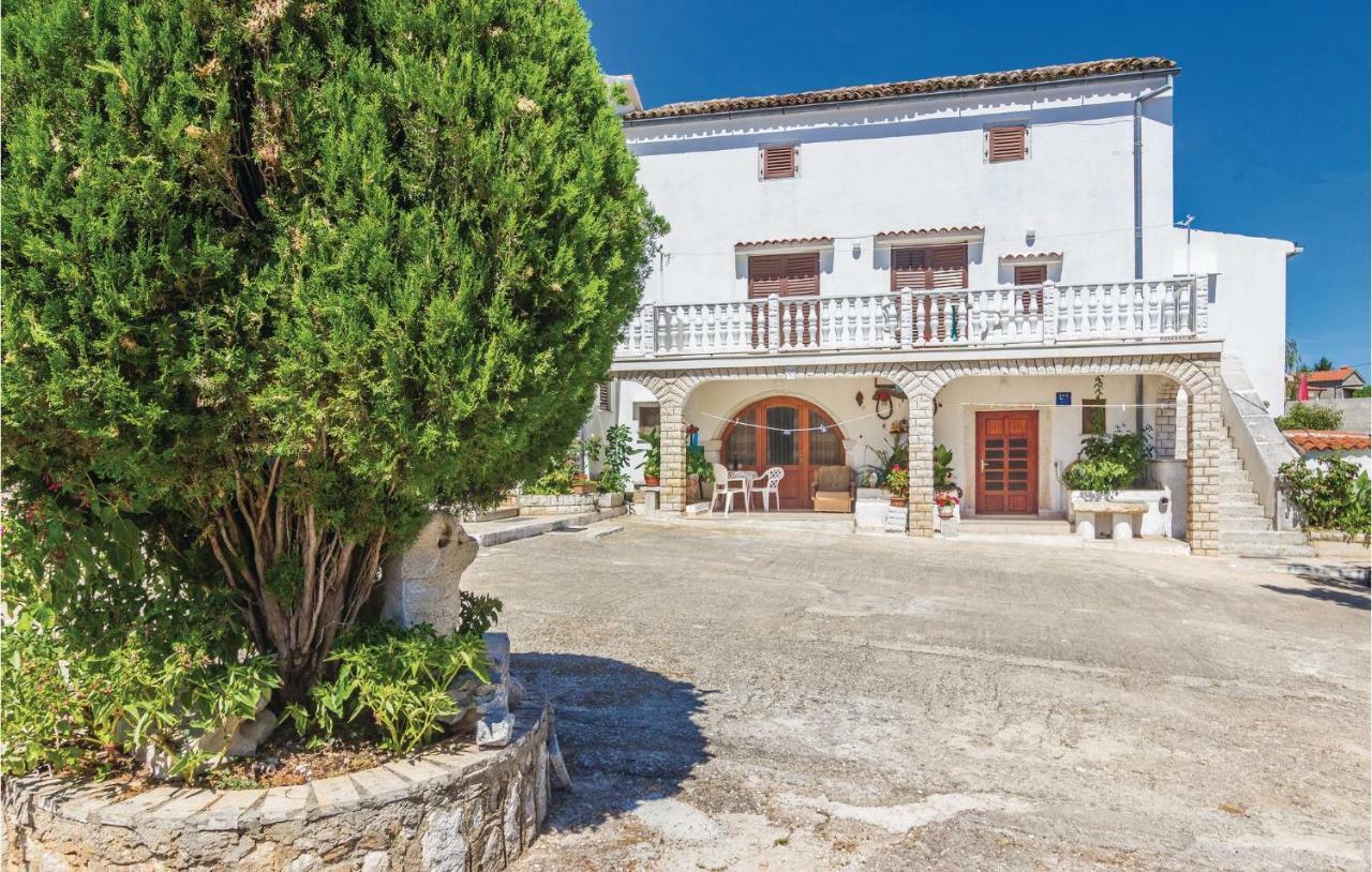 Pet Friendly Apartment In Porec With Wifi ภายนอก รูปภาพ