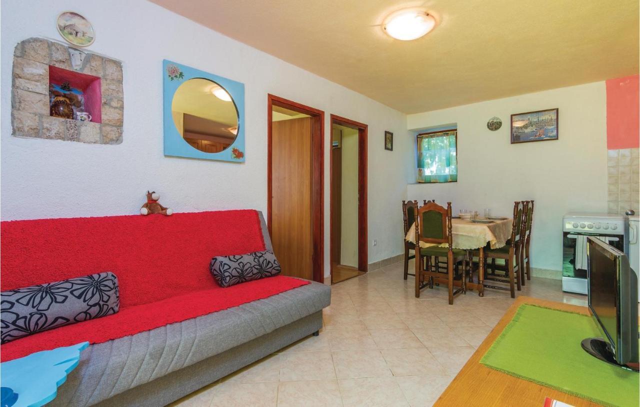 Pet Friendly Apartment In Porec With Wifi ภายนอก รูปภาพ